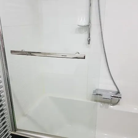 公寓 Duingalm - Modern 2 Bedroom - 100m From The